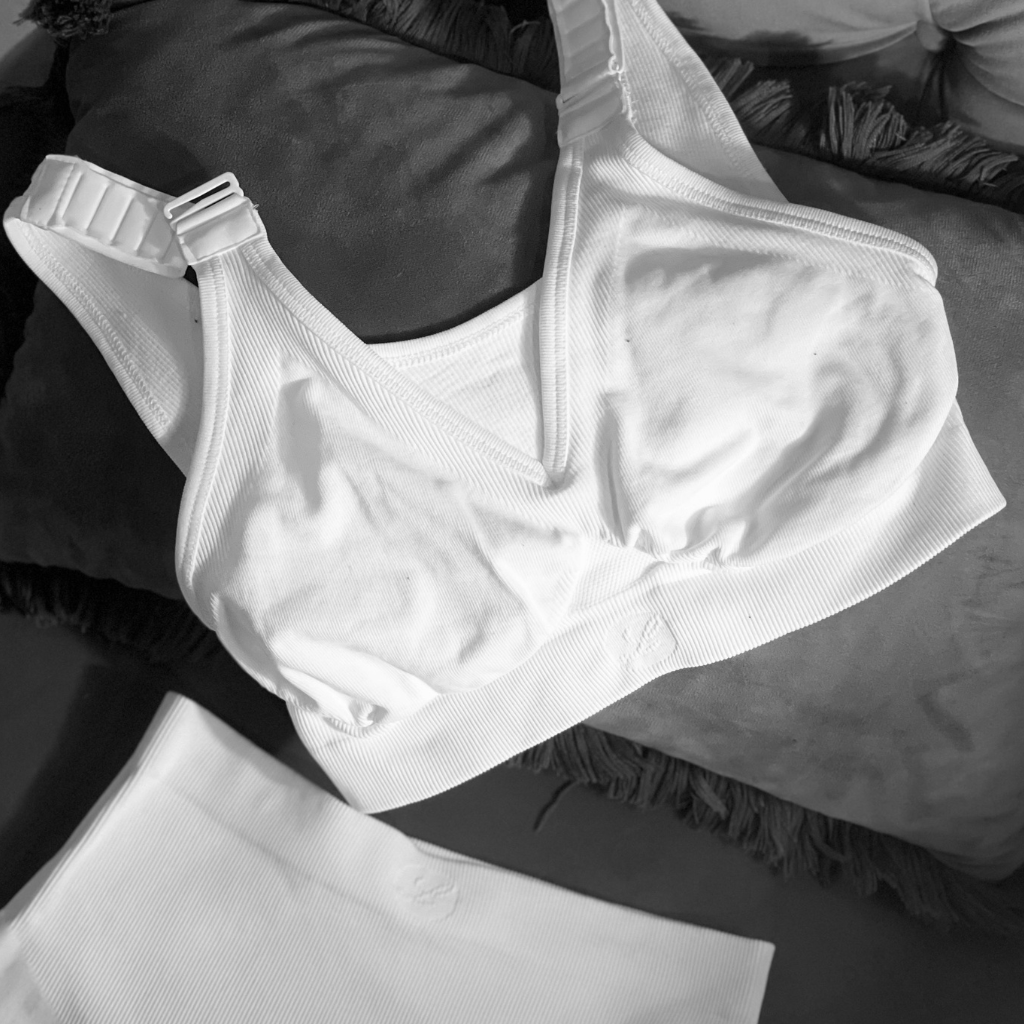 Seamless Comfort Short - White